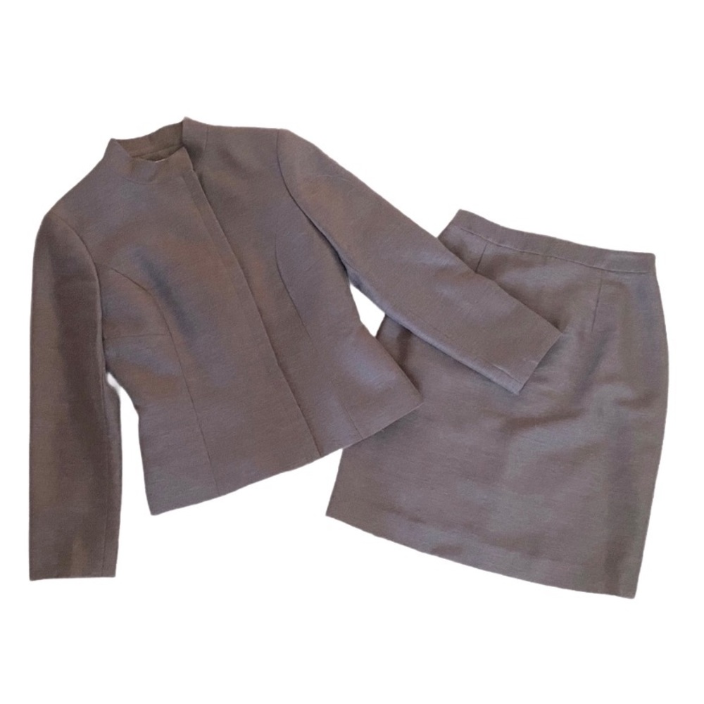 Viola Per Donna 2 Piece Viscose Suit Size Petite Small EUC